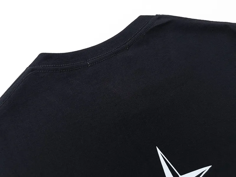 W610#P110💰 Stone Island logo printed front and back short-sleeved men's and women's loose casual T-shirts. Made of 260g combed cotton with 32-count double yarn. Double-threaded two-needle pressed thread. No deformation after long-term washing. Imported 3D printing. No fading. No cracking. Authentic pattern making. Double tags washed. Original packaging. Color: black-white. Size M-XXL.